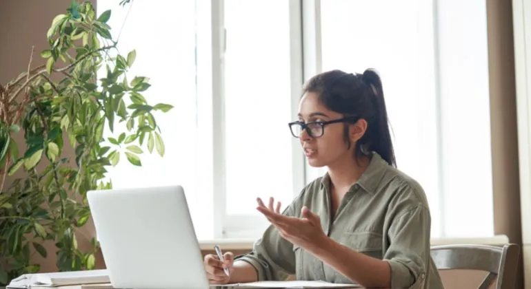 girl with laptop